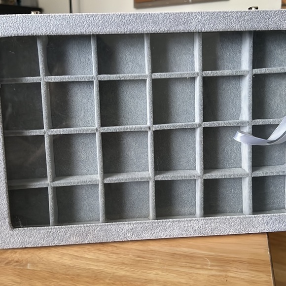 Jewelry organizers - Picture 2 of 5